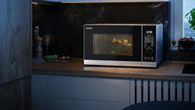 Carica l'immagine nel visualizzatore di Gallery, Forno A Microonde Sharp Ycpg284Aes 28Lt  1000W  Controllo Digitale  Grill  11 Livelli Di Potenza  Black/Silver